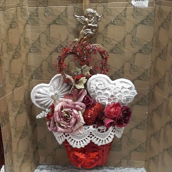 Hand made Cupids hanging basket of love. - Picture 1 of 9